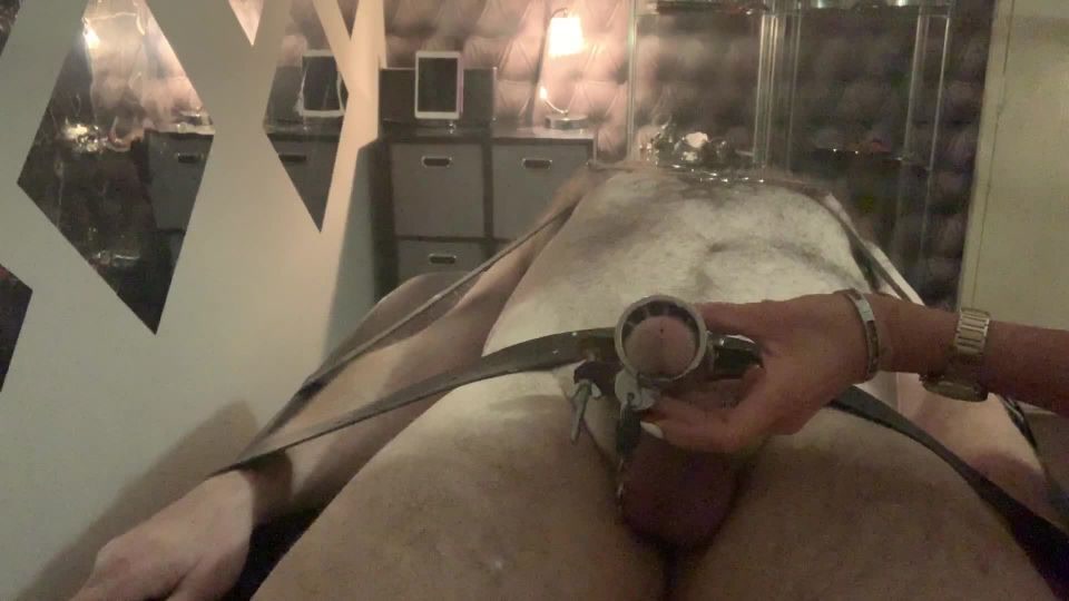 Lady Dark Angel Uk – Video Of A Cock Clamped With Spikes At Top End And Base galery screen 3
