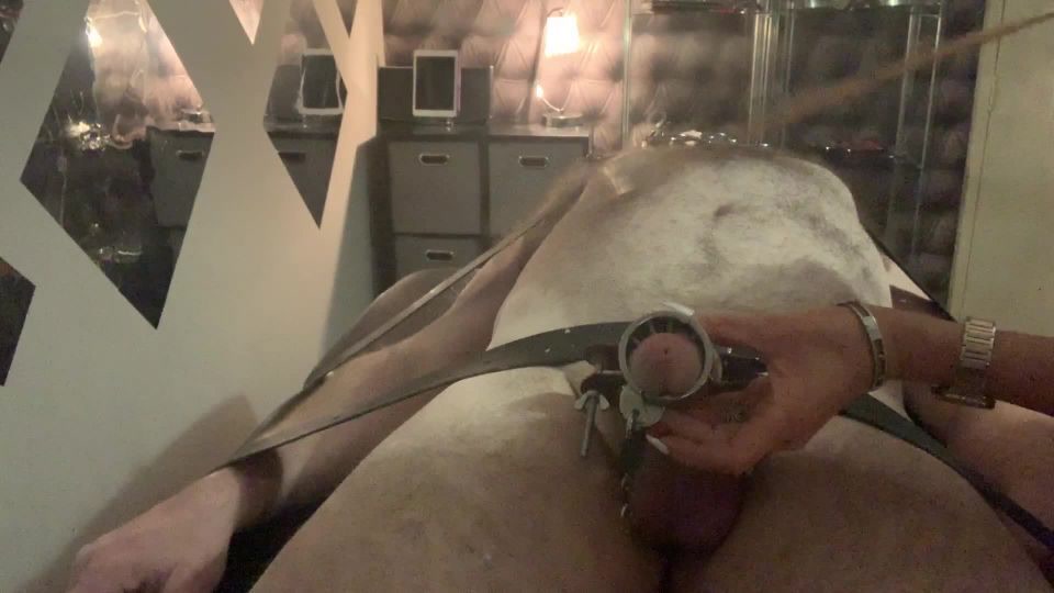 Lady Dark Angel Uk – Video Of A Cock Clamped With Spikes At Top End And Base galery screen 4