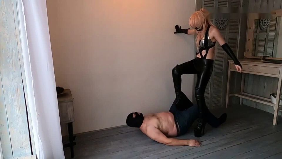 Heel15cm – Brutal Femdom Ballbusting – At The Wizards House – Mistress Alice