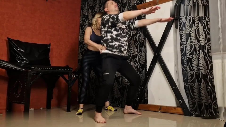 Bizarre Goddesses – 2023 – Ballbusting Chastity – Ballbusting In Leggings With My Trainer – Lexynoir