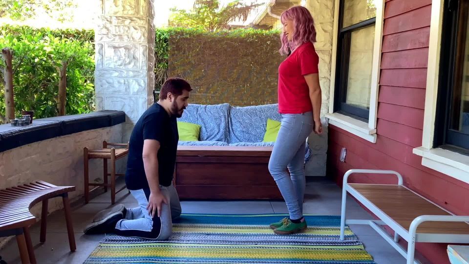 Beastcage – Lucy – Daily Ballbusting Routine
