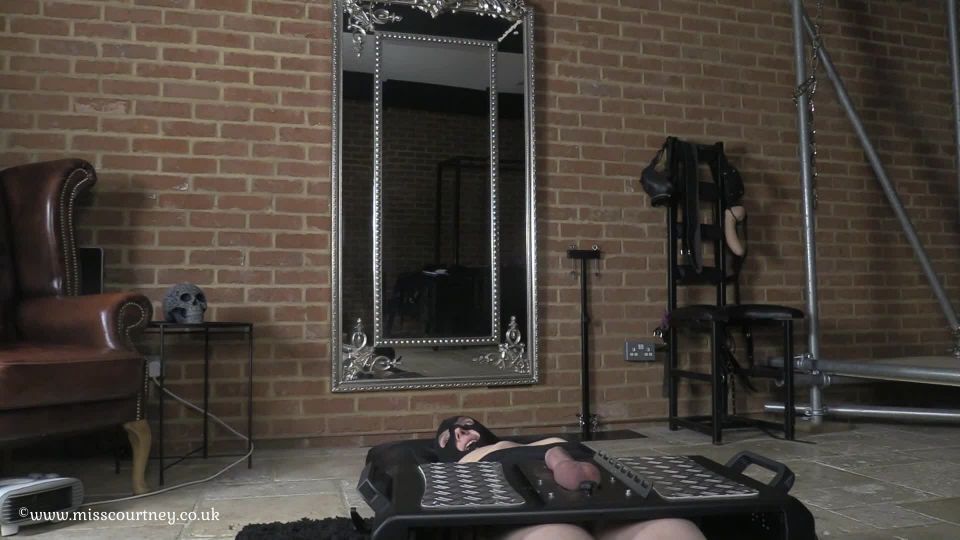 Mistress Courtneys Fetish Lair – Miss Courtney – Crushed Beneath