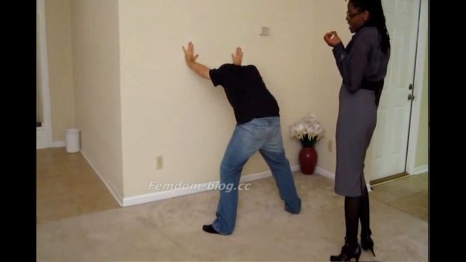 Crudelis Amator Ballbusting Fetish – Princess Saint Marcs – All In A Hard Days Work Part 2 – saint Marcs Ballbusting In Heels galery screen 2