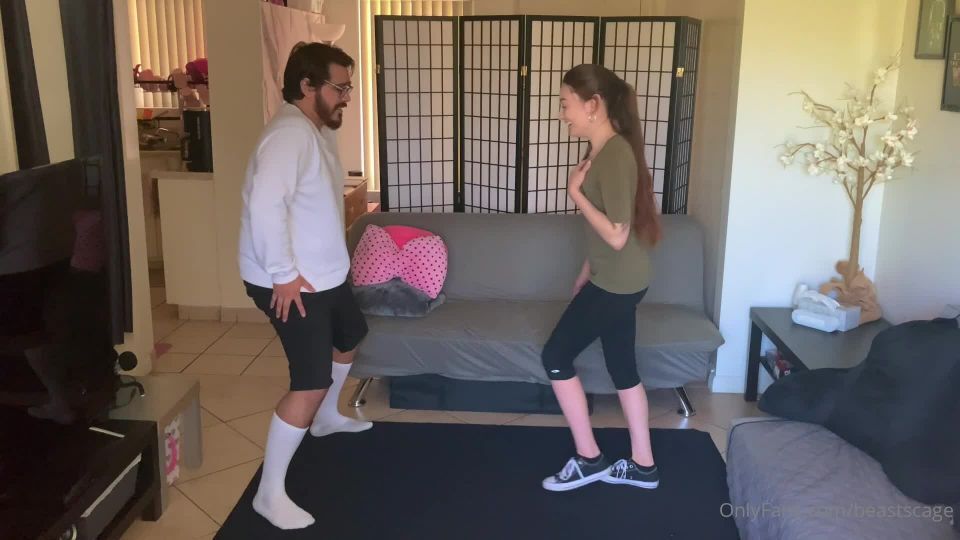 Beastcage Ballbusting – The Guy Checks His Balls To See How Strong They Are