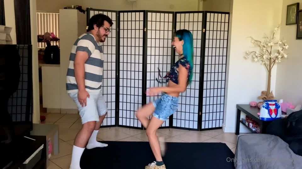 Beastcage Ballbusting – Momo First Time