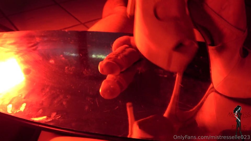 Mistress Elle – Make Her Slave Suffer And Kick Until The End Edit 2