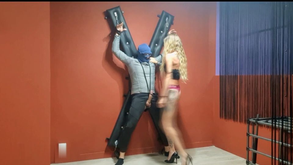 Mistress Magda Ballbusting Chastity – 101 Strokes