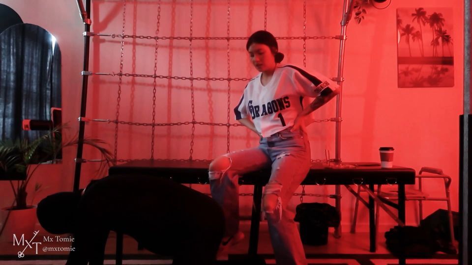 Mxtomie Dominatrix Ballbusting – Sneakers And Jeans Busting