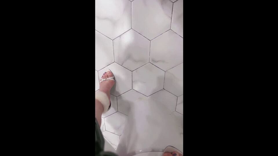 Caught Trying To Steal Goddesss Socks – Goddess Yue Ying Er – Cnqueens – Chinese Femdom Goddess galery screen 1