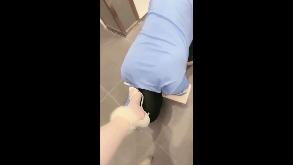 Caught Trying To Steal Goddesss Socks – Goddess Yue Ying Er – Cnqueens – Chinese Femdom Goddess galery screen 2