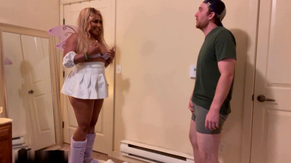 Beau Beckett Ballbusting – Goddess Xoie Kaidence – Ballbusting Fairy Kicking My Balls With Heavy Snow Boots galery screen 3