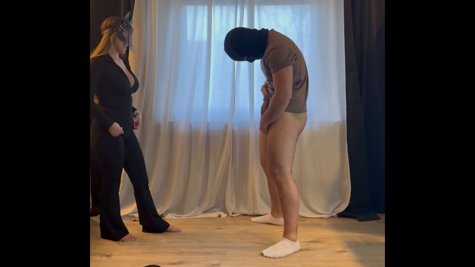 Juicyfootbabe – Amateur Teen Ballbusting