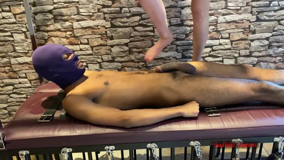 Sadistic Queens – Miss Tiffanys Toes Torments Testicles