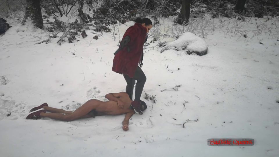 Sadistic Queens – Squishysax – Mistress Luna – Beaten In The Freezing Snow galery screen 2