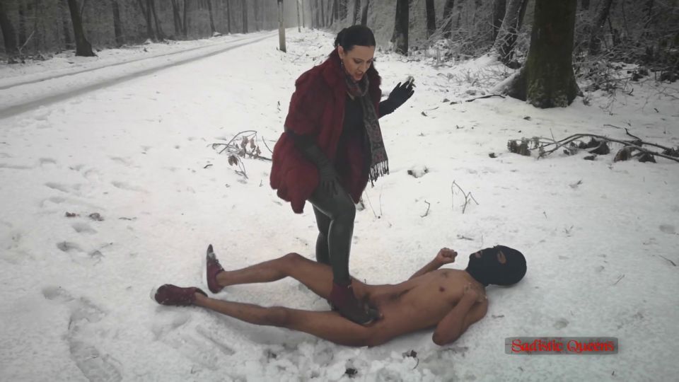 Sadistic Queens – Squishysax – Mistress Luna – Beaten In The Freezing Snow galery screen 1