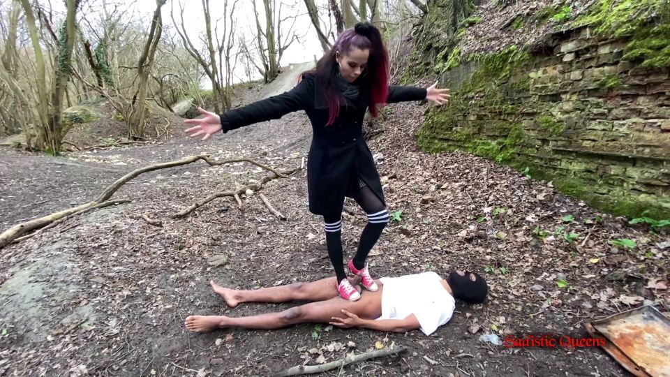 Sadistic Queens – Miss Tiffany Naylor – Converse Ball Flattening galery screen 3