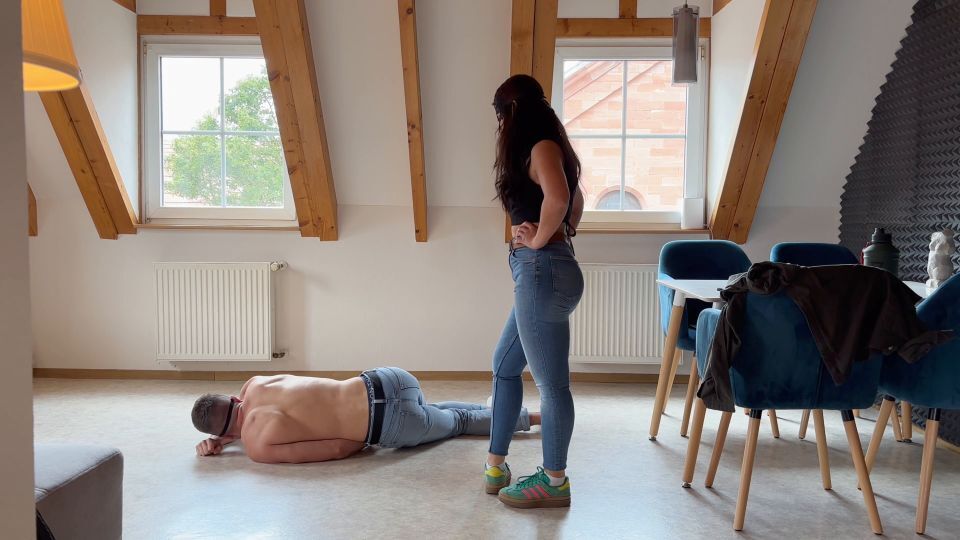 Athleteballbusting – First Time Ballbusting – english Subtitles galery screen 1