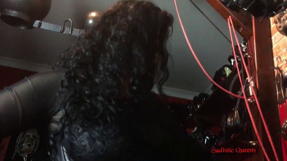 Sadistic Queens – Squishysax – Mistress Clarissa – Brutal Barefoot Ball Crushing galery screen 4