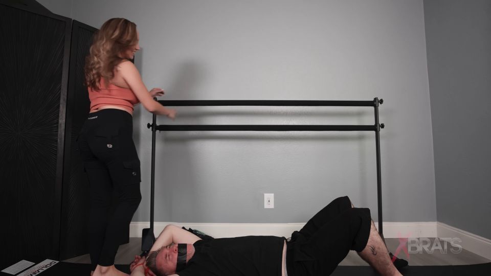 Bratty Foot Girls – Sasha Foxxx, Jason Ninja – You Interrupted Me Now Pay galery screen 1