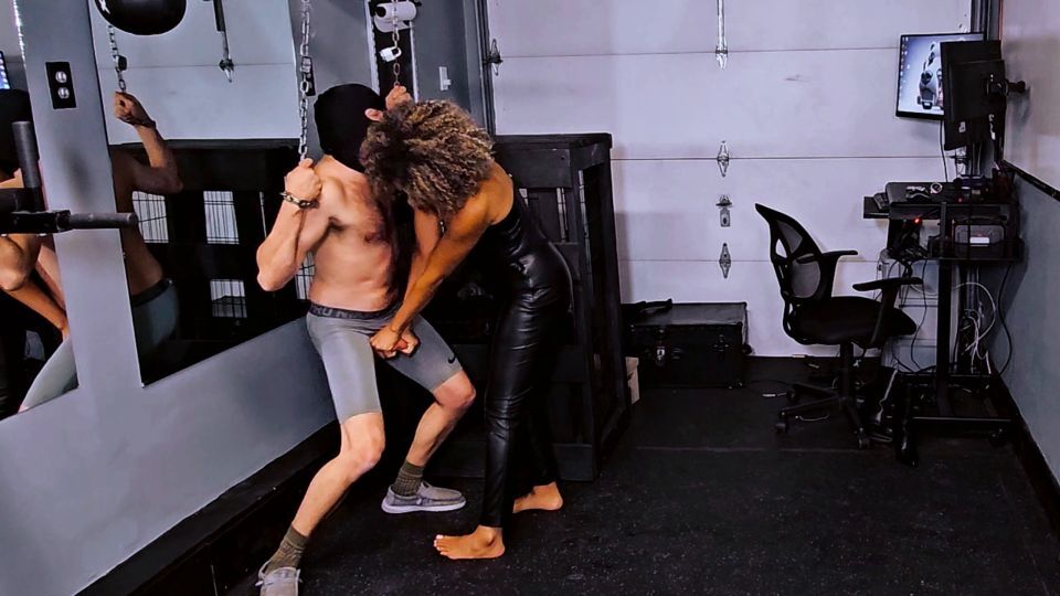 Ballbusting Bianca – Dominas Discipline – Betas Monthly Review-march galery screen 3