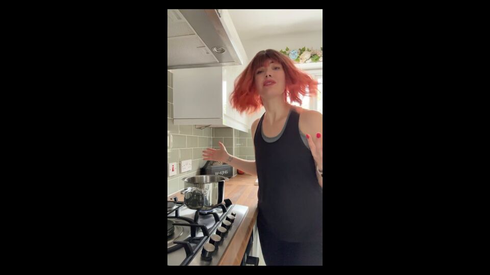 Yourhikerbabe – Crazy Ex Hires Woman Who Boils Your Chopped Off Penis galery screen 1