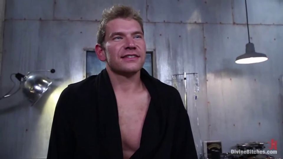 Divine Bitches – Milking The Undertaker An Extreme Prostate Milking Halloween Special galery screen 3