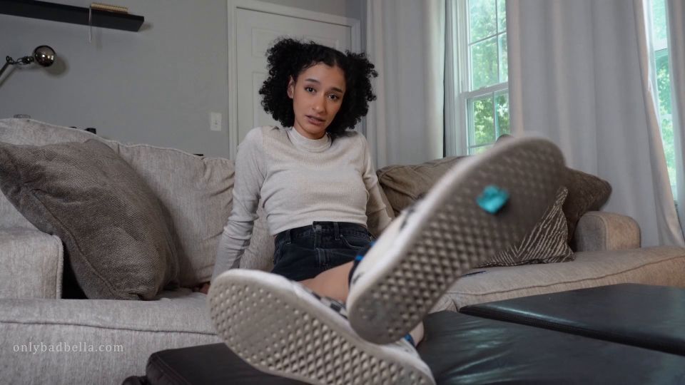 Bad Bella – The Foot Bitch Experiment
