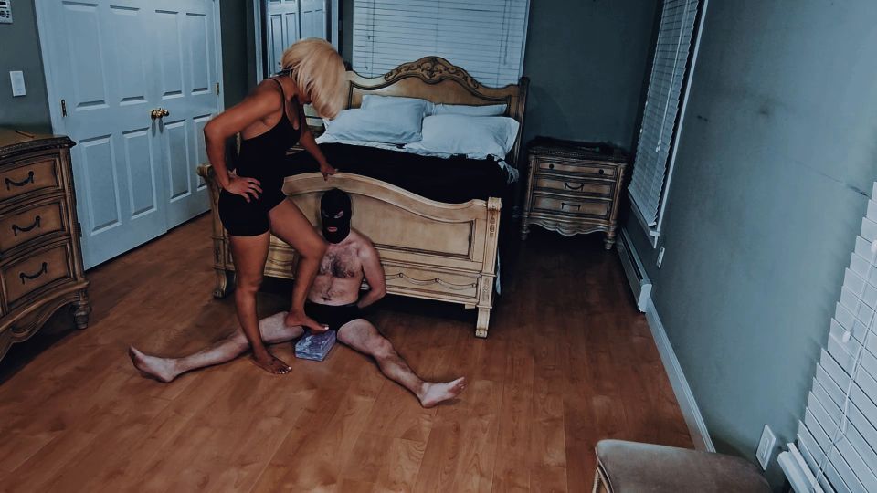 Ballbusting Bianca – Dominabianca – Bossy Biancas Blonde Ballbusting Brutality galery screen 1