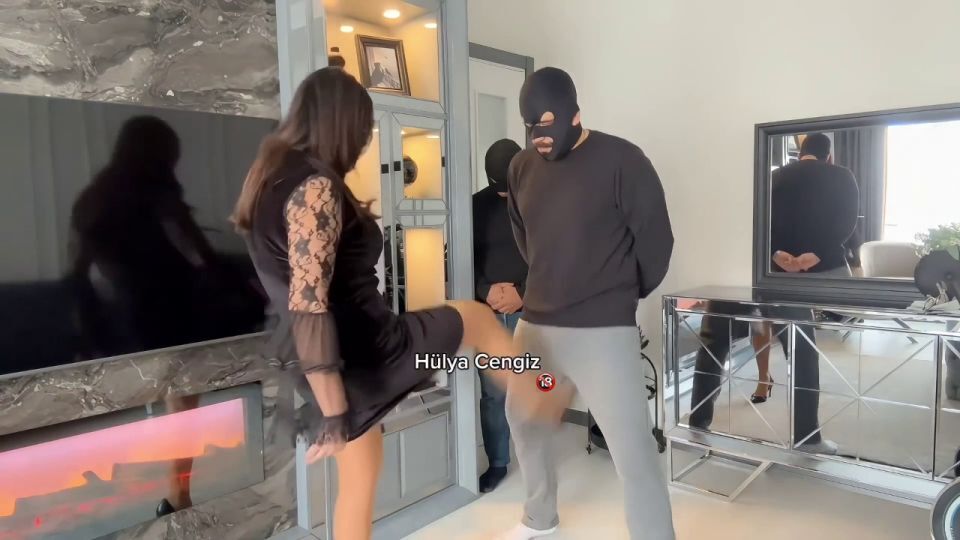 Hande Afitap – Two Slaves Training galery screen 3