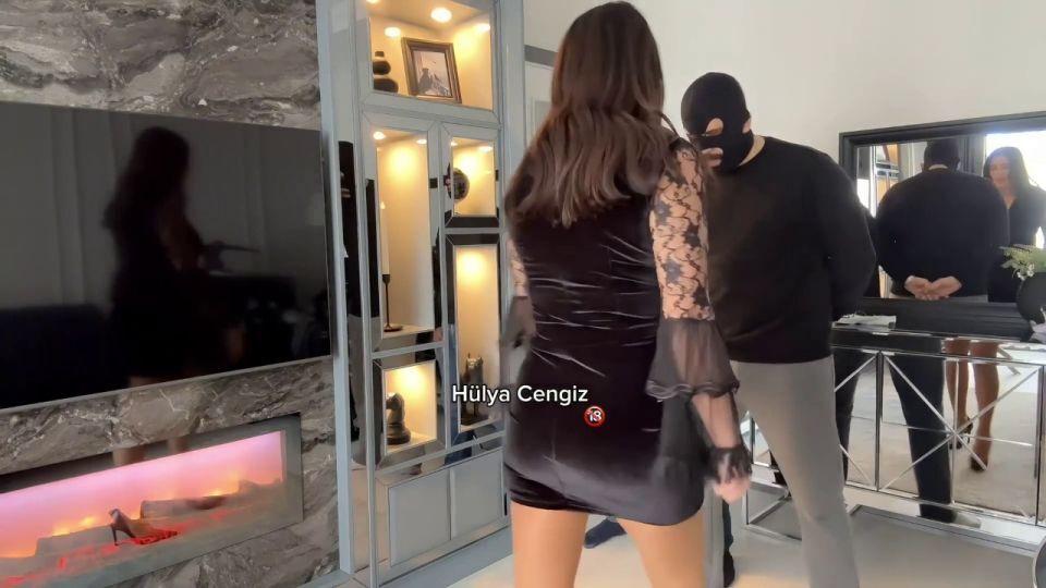 Hande Afitap – Two Slaves Training galery screen 1