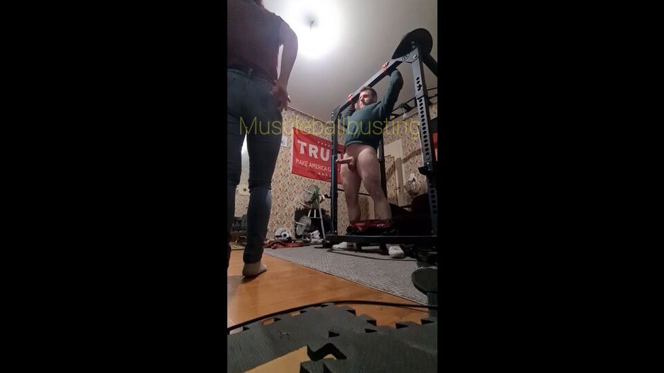 Muscle Ballbusting – Nicolasmusclebb – Franoise Ballbust Me In The Squat Rack Oct