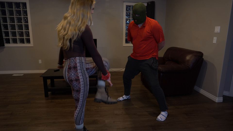 Sofia S – My Fan With The Broken Nut Came Back