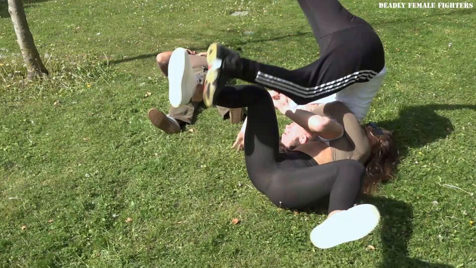 Deadly Female Fighters – Kikina – Kikina Destroys 2 Foolish Attackers