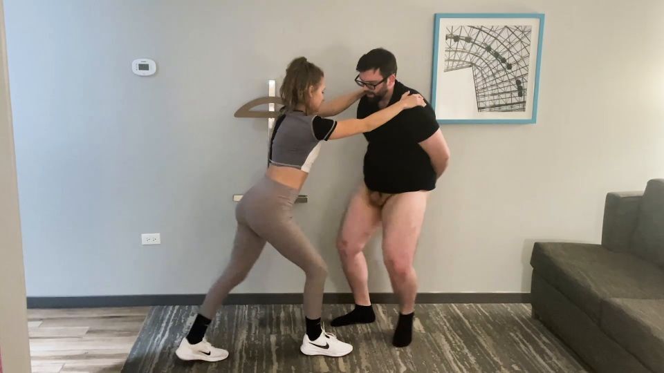 Onlyballkicking – Brutal Athletic Ballbusting – Blaire