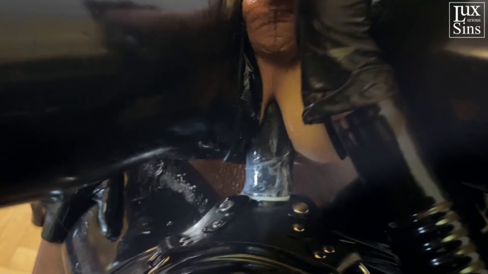 Luxurious Sins – Latex Strapon Fuck On The Office Desk With Mistress Alessia Tease And Meatpuppet – Femdom Pegging galery screen 3