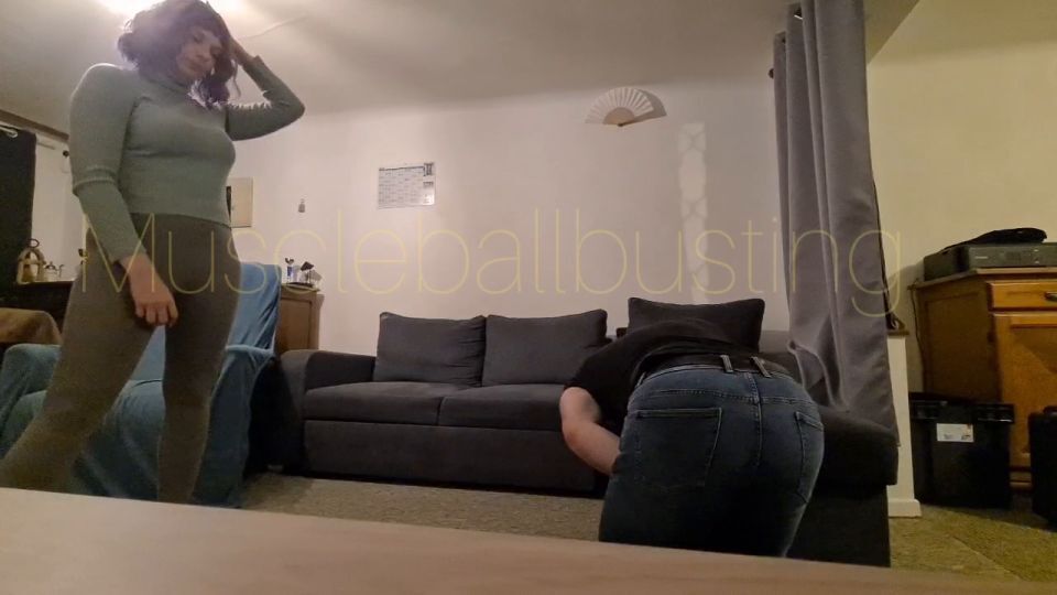 Muscle Ballbusting – Nicolasmusclebb – Anita Brutal Ballkicking Alternative Angle July galery screen 1