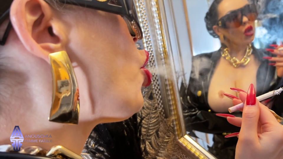Anouschka Femme Fatale – Smoking Upper Class Bitch