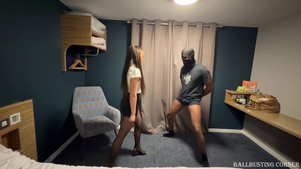 Ballbusting Corner – Louise Ballbusting For Promotion