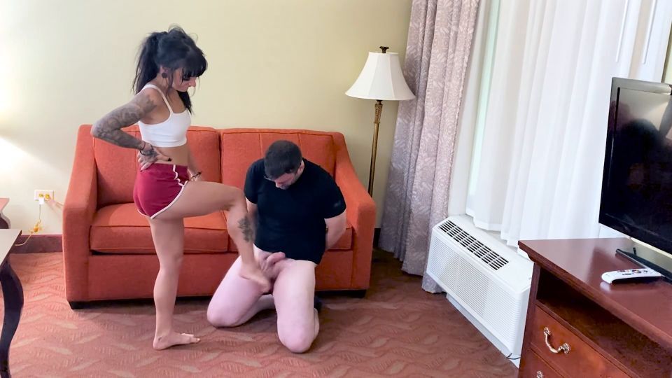 Onlyballkicking – Ballbusting Submission – Stella